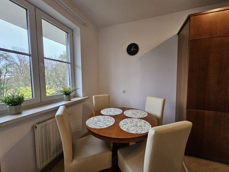 Przestronne dwupokojowe z balkonem blisko metra 54.6 m² - Photo 4
