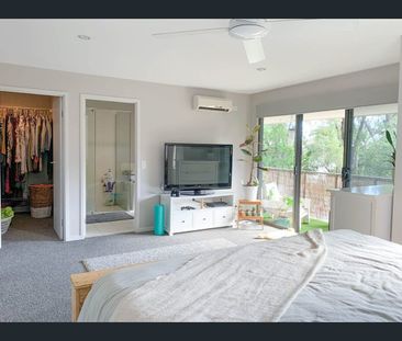 Spacious Modern Townhouse in a Prime Southport Location - Photo 4