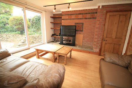 6 bedroom detached house to rent - Photo 2