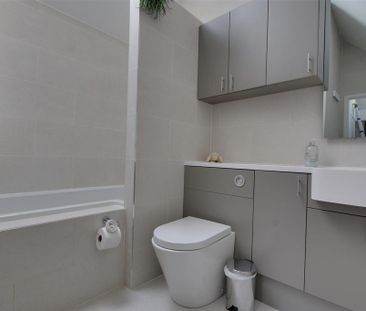 3 bedroom detached house to rent - Photo 4