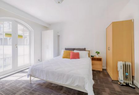 2 Bedroom Large - Photo 2