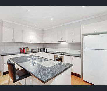 Low Maintenance, Spacious Two Bedroom Unit - Photo 6