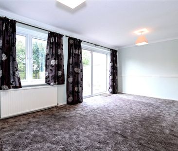 4 bedroom House in Salford Close, Reading - Photo 3
