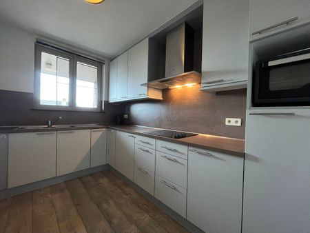 Ruim appartement met drie slaapkamers, terras en garagebox - Photo 3