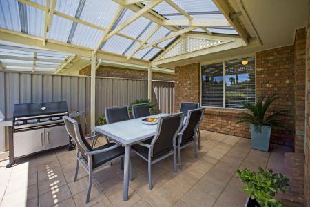 Professional & Straightforward - Photo 4