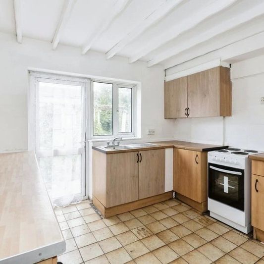 Room in a Shared House, Cowbridge Lane, IG11 - Photo 1