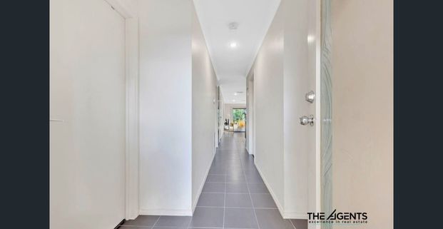 Family Home in Innisfail Estate, Point Cook - Photo 1