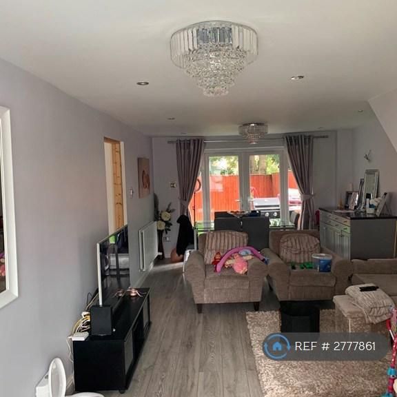 3 bedroom end of terrace house to rent - Photo 1