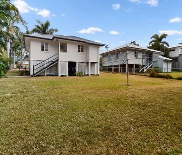 Charming 3 bedroom post war home with suburban living at your finge... - Photo 2