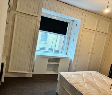 *Two Bed Terraced* *Walking distance to Nuneaton town centre* - Photo 4