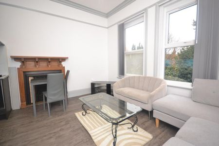 3 bedroom Flat To Let - Photo 3