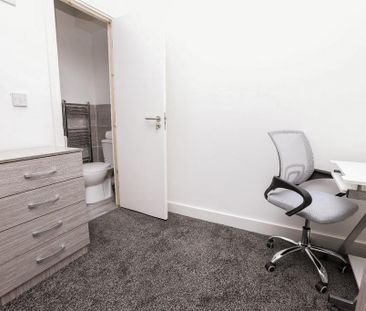 4 bedroom terraced house to rent - Photo 5