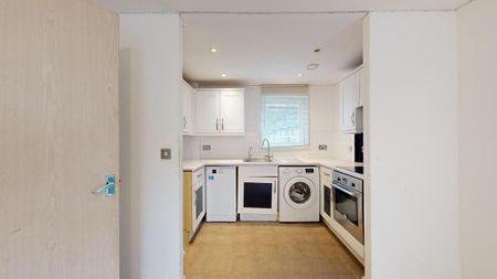 3 bedroom maisonette to rent - Photo 2
