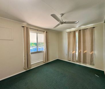 SPACIOUS 3 BEDROOM HOME WITH SHED IN PRIME LOCATION – WALK TO EVERY... - Photo 5