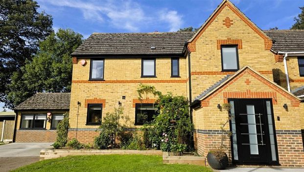 5 bedroom detached house to rent - Photo 1