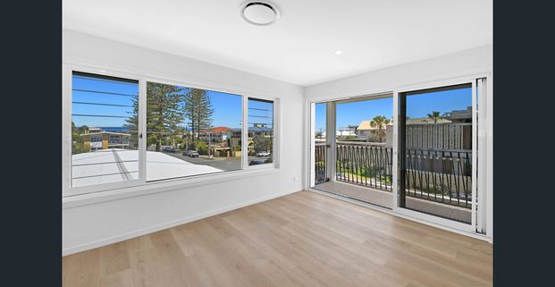 Fully Renovated Beachfront Apartment - Photo 1