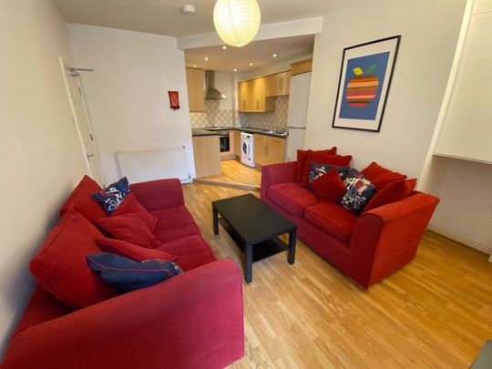 3 bedroom ground floor flat to rent - Photo 1