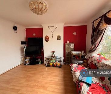 4 bedroom semi-detached house to rent - Photo 1