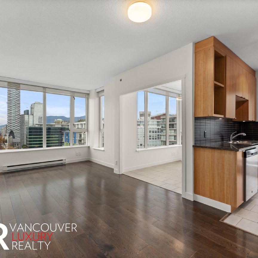 Penthouse in Downtown Vancouver, BC - Photo 1