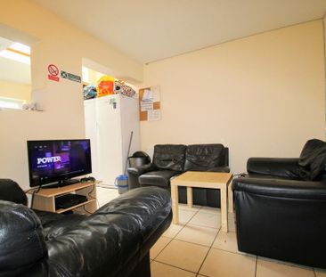 6 bedroom end of terrace house to rent - Photo 5