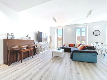 Location Appartement 3 pièces 84m² NICE 06300 - Photo 2