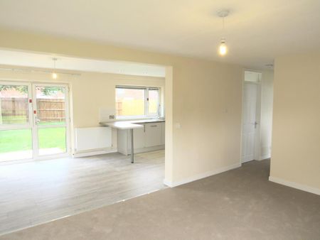 3 bedroom end of terrace house to rent - Photo 5