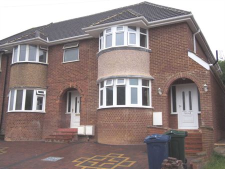 Chairborough Road, High Wycombe - Photo 2