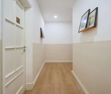 Room in a shared 6-bedroom apartment for rent in Lisbon, professionals only - Foto 5