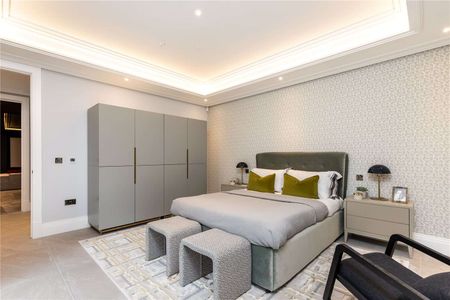 A superb four bedroom family house with a private garden and garage. - Photo 4