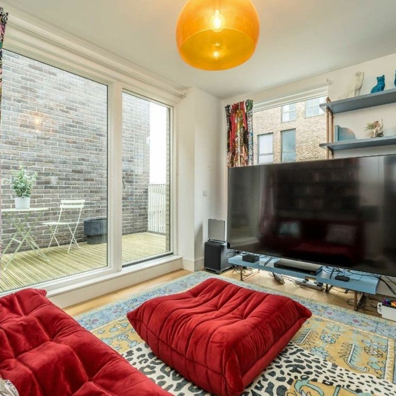 Boaters Avenue, TW8, London - Photo 1