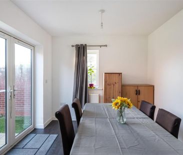 3 bedroom detached house to rent - Photo 2