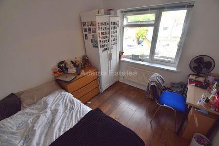 5 bedroom semi-detached house to rent - Photo 2