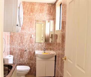 MODERN 2 BEDROOM TOWNHOUSE - Photo 3