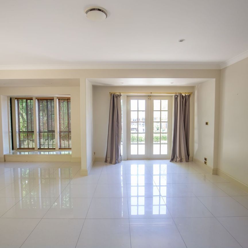 MAKE A STATEMENT - Photo 1