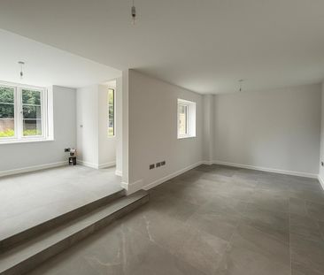 3 bedroom House To Let Total Size: 1045 SQ FT - Photo 2