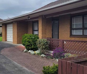 Beautiful tidy 2 bedroom home with large double bedrooms - Photo 3