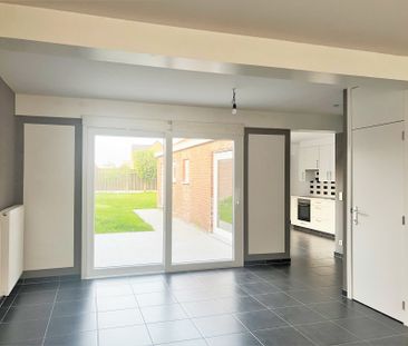 Woning met 3 slaapkamers, tuin en garage. - Photo 4