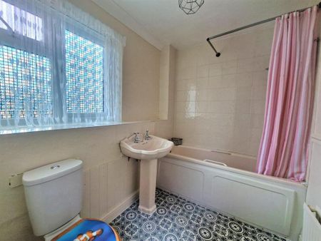 3 bedroom house to rent - Photo 2