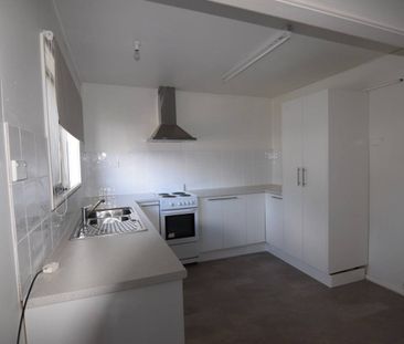 Fully Furnished Charming 3-Bedroom Home with Carport - Photo 2