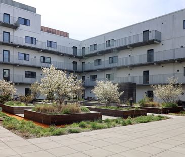 Rummelig 3-værelses lejlighed med altan, med udsigt til vand og str... - Foto 5