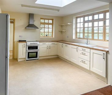 3 bedroom semi-detached house to rent - Photo 1