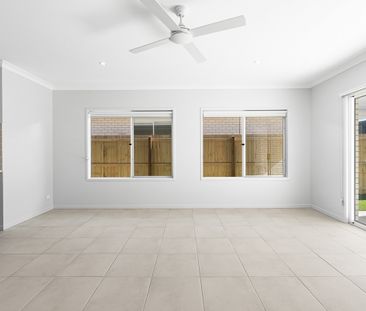 Stunning Home - Media & Split System A/C - Photo 1