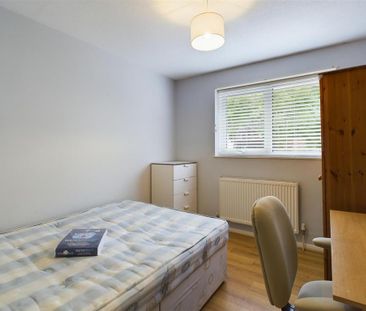 4 bedroom terraced house to rent - Photo 3