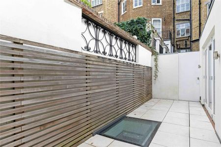 4 bedroom mews to rent - Photo 4