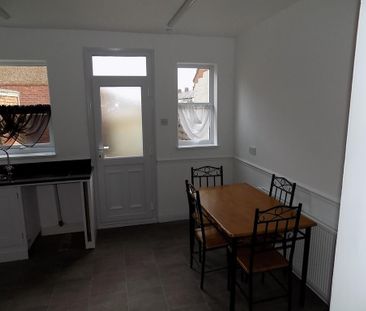 3 bedroom terraced house to rent - Photo 3
