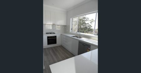 Modern 4-Bedroom Townhouse With Stunning Views - Photo 5