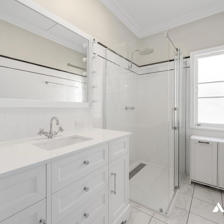 Charming 3-Bedroom home in Tarragindi - A Perfect Blend of Comfort and Convenience! - Photo 1