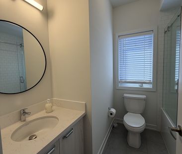 For Lease - 27 Agnes Lane, Richmond Hill, Ontario - Photo 2