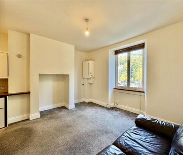1 bedroom character property to rent - Photo 2