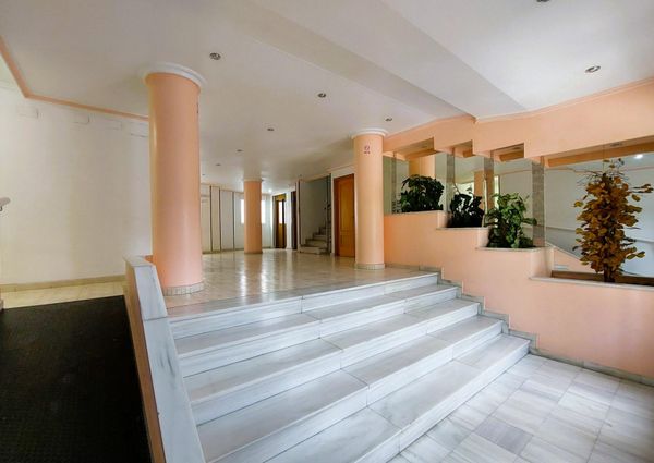 Apartamento 2 dormitorios con piscina al lado del mar